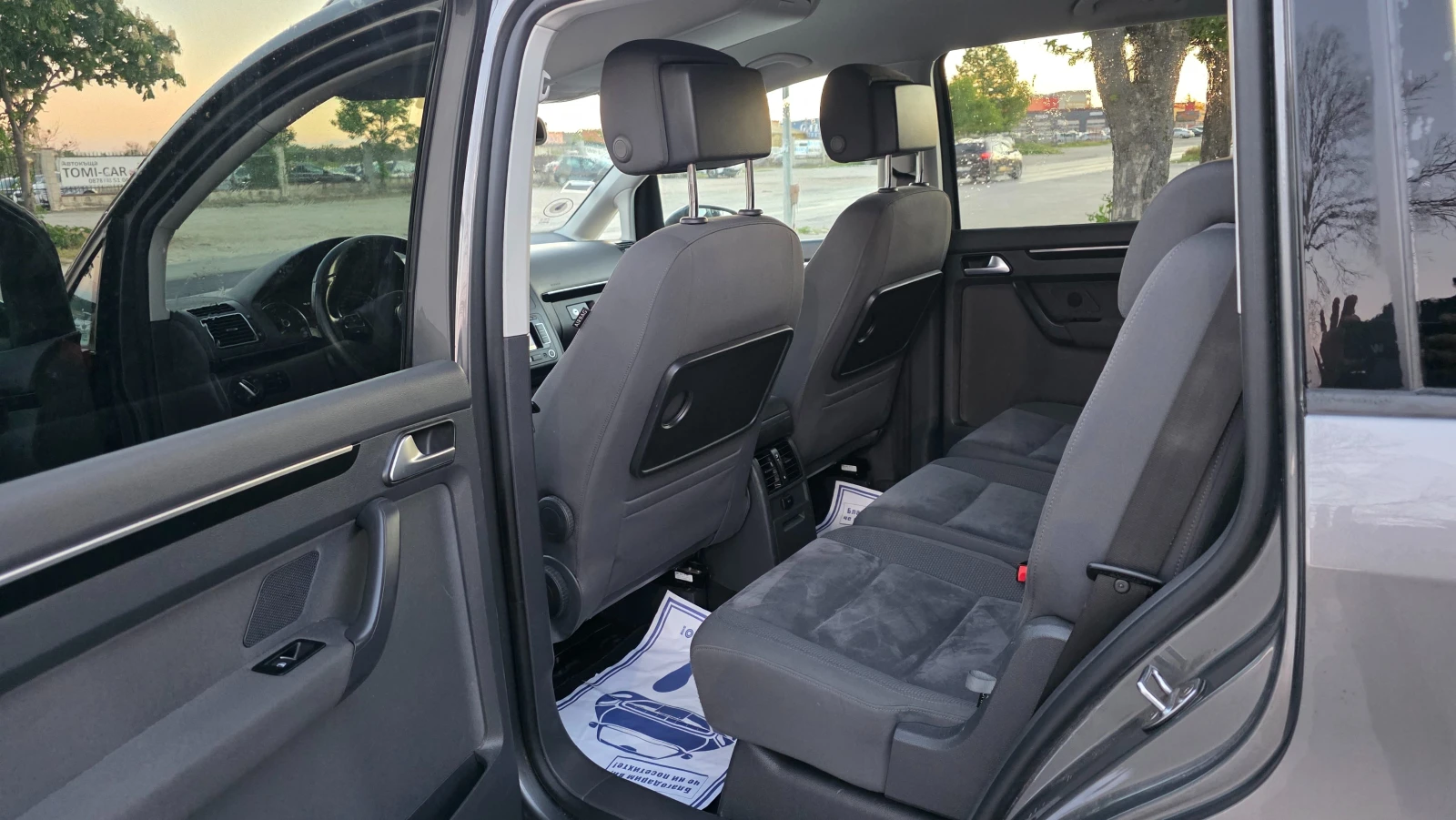 VW Touran АВТОМАТ/R-LINE/7m, снимка 7 - Автомобили и джипове - 55607578