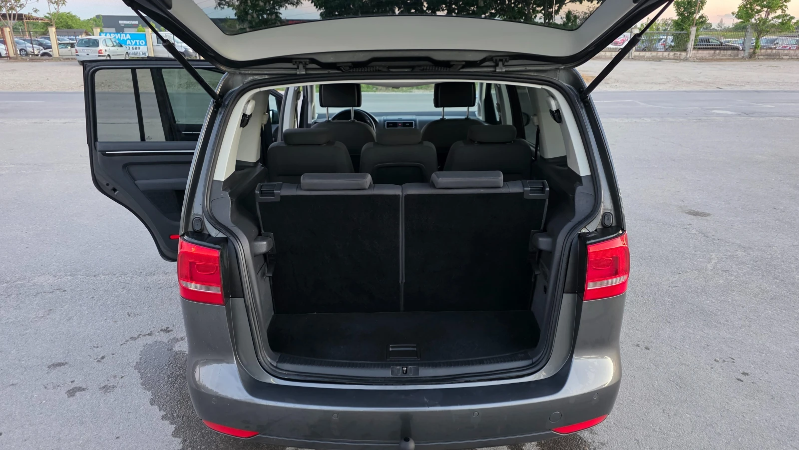 VW Touran АВТОМАТ/R-LINE/7m, снимка 15 - Автомобили и джипове - 55607578