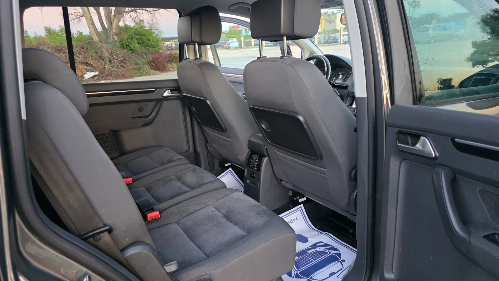 VW Touran АВТОМАТ/R-LINE/7m, снимка 9 - Автомобили и джипове - 55607578
