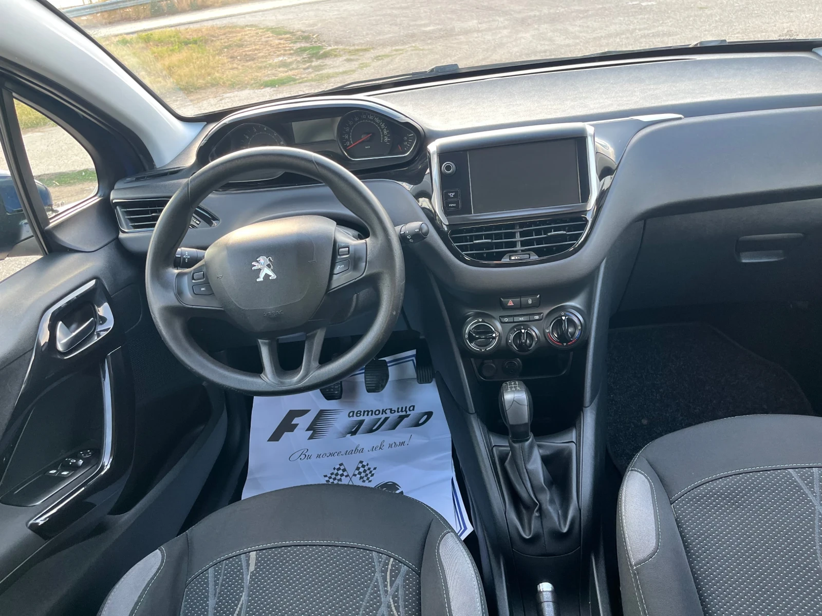 Peugeot 208 1.2i-82-ITALIA, снимка 8 - Автомобили и джипове - 55808377