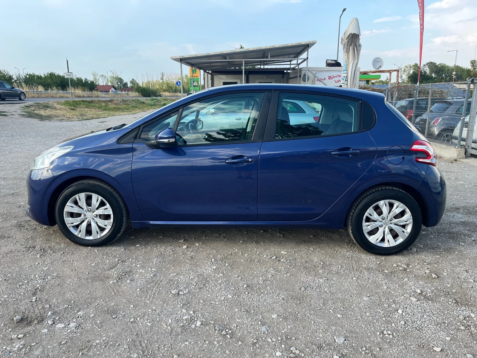 Peugeot 208 1.2i-82-ITALIA, снимка 12 - Автомобили и джипове - 55808377