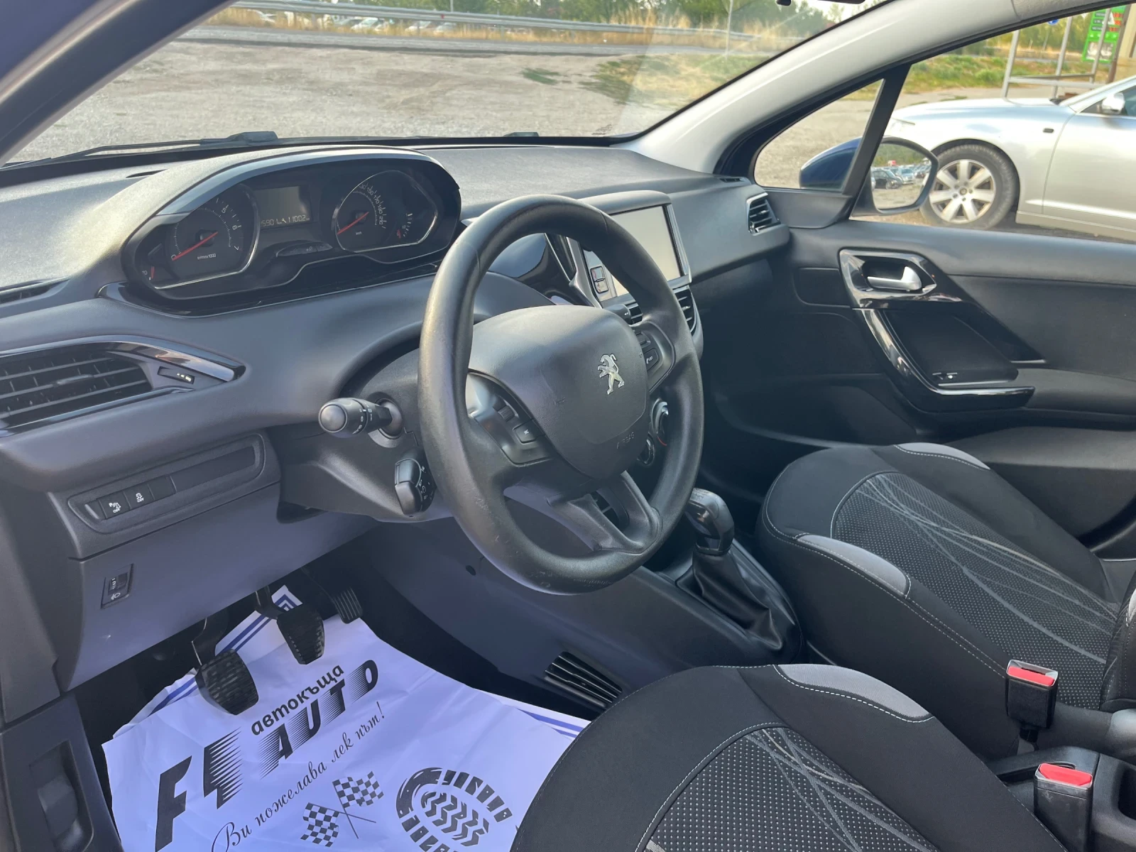 Peugeot 208 1.2i-82-ITALIA, снимка 13 - Автомобили и джипове - 55808377
