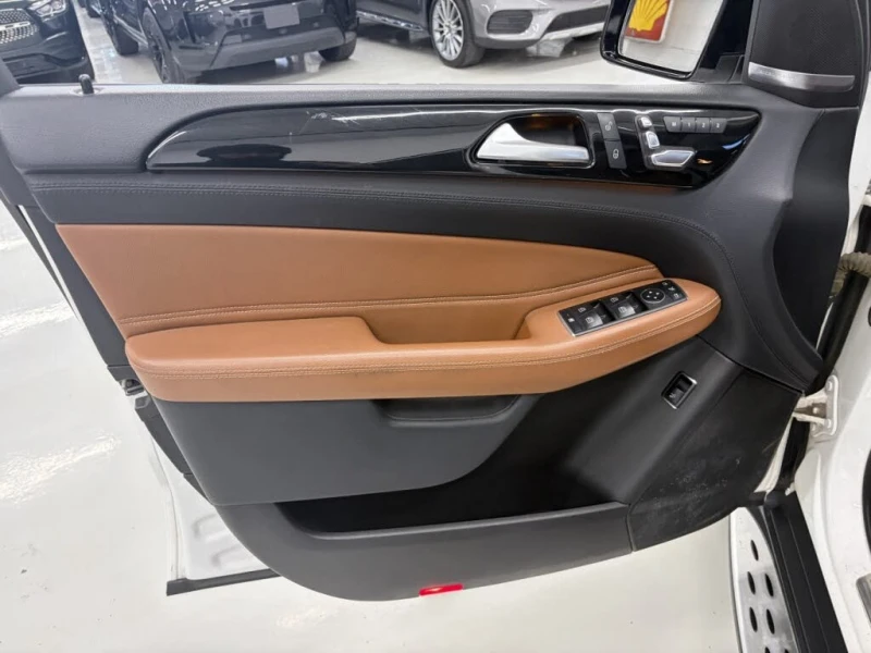 Mercedes-Benz GLE 43 AMG 4MATIC* HARMAN/KARDON* DISTRONIC* 360 CAM* ПАНО, снимка 8 - Автомобили и джипове - 53292807