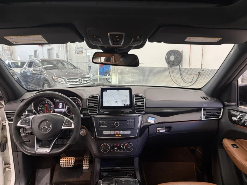 Mercedes-Benz GLE 43 AMG 4MATIC* HARMAN/KARDON* DISTRONIC* 360 CAM* ПАНО, снимка 10 - Автомобили и джипове - 53292807