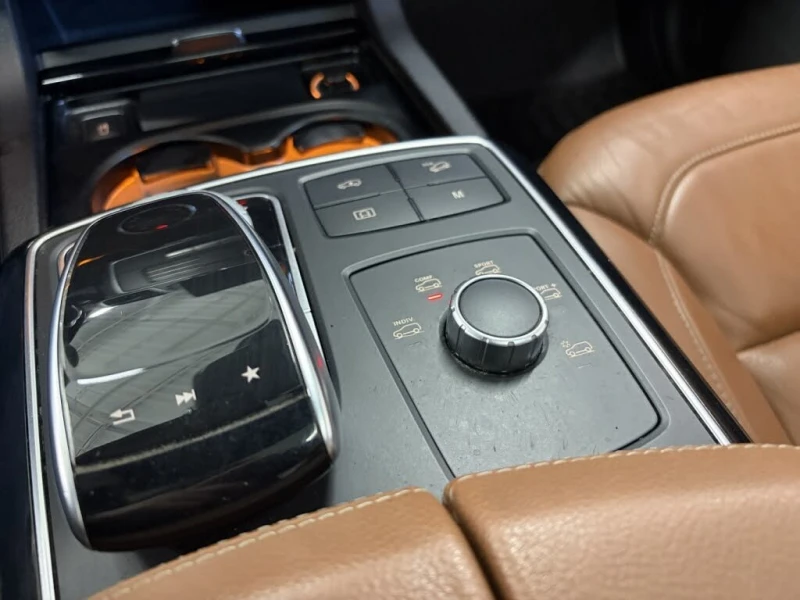 Mercedes-Benz GLE 43 AMG 4MATIC* HARMAN/KARDON* DISTRONIC* 360 CAM* ПАНО, снимка 15 - Автомобили и джипове - 53292807