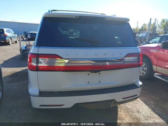 Lincoln Navigator RESERVE, Минимална щета, Градушка! , снимка 8 - Автомобили и джипове - 48722329