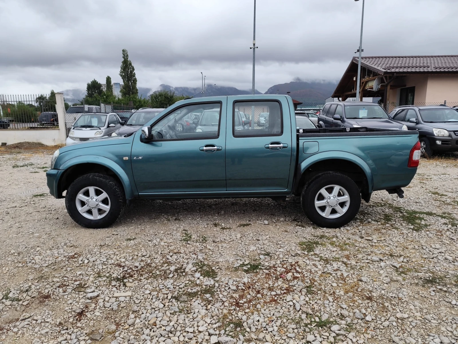 Isuzu D-max 2.5 дизел ИТАЛИЯ - изображение 8