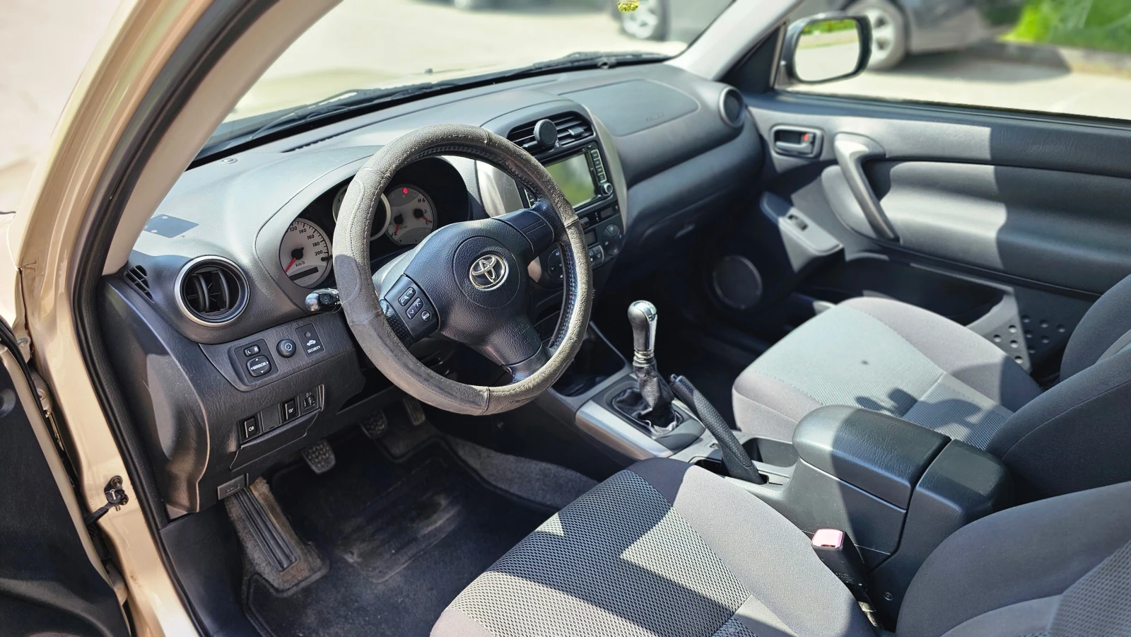 Toyota Rav4 Facelift, снимка 10 - Автомобили и джипове - 54389341