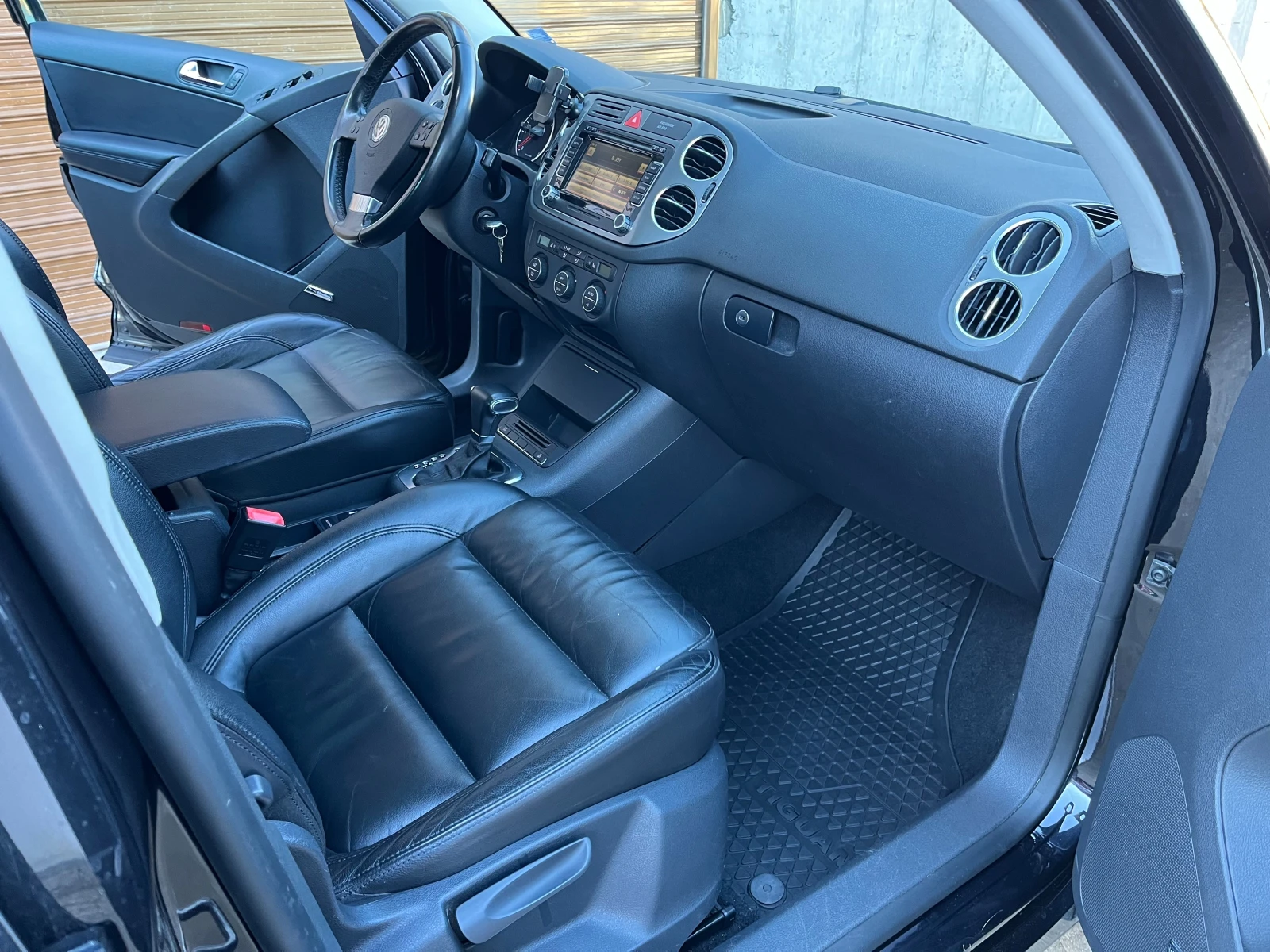 VW Tiguan VW Tiguan 2.0 TDI HIGHLINE 4MOTION /4x4/, снимка 9 - Автомобили и джипове - 54657453