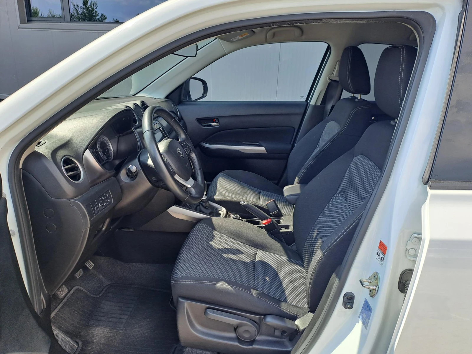 Suzuki Vitara 1.4 GL+ Booster jet MHEV 4X4 Лятна промоция, снимка 9 - Автомобили и джипове - 55230923