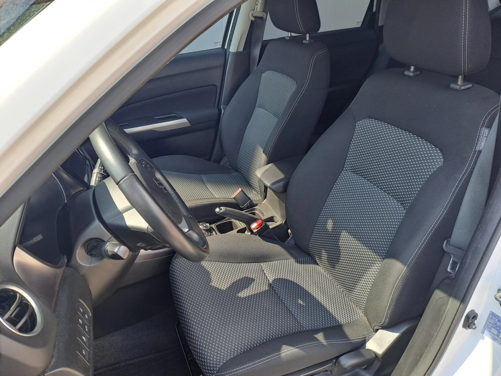 Suzuki Vitara 1.4 GL+ Booster jet MHEV 4X4 Лятна промоция, снимка 11 - Автомобили и джипове - 55230923