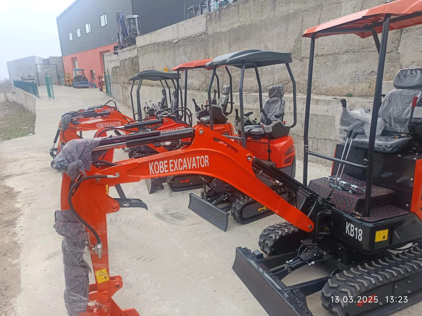 Багер Kobelco 1, 8 тон Чисто Нови - изображение 5