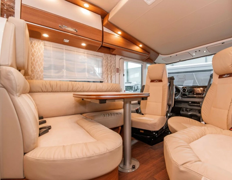 Кемпер Carthago   Chic C - line l 4.9LE  L MB Sprinter , снимка 8 - Каравани и кемпери - 52007634