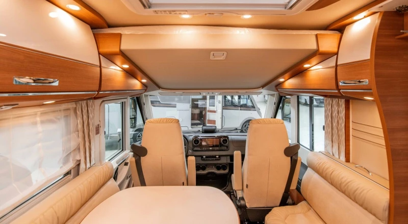 Кемпер Carthago   Chic C - line l 4.9LE  L MB Sprinter , снимка 16 - Каравани и кемпери - 52007634