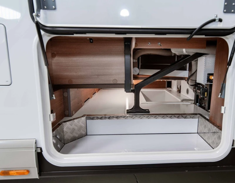 Кемпер Carthago   Chic C - line l 4.9LE  L MB Sprinter , снимка 6 - Каравани и кемпери - 52007634