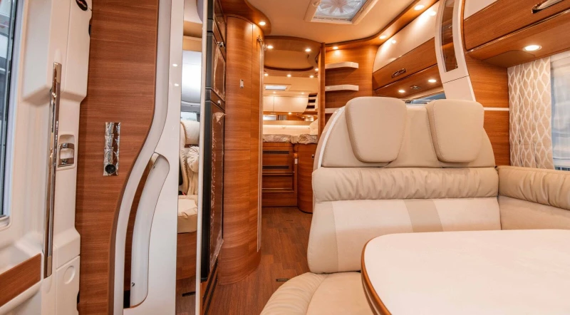 Кемпер Carthago   Chic C - line l 4.9LE  L MB Sprinter , снимка 9 - Каравани и кемпери - 52007634