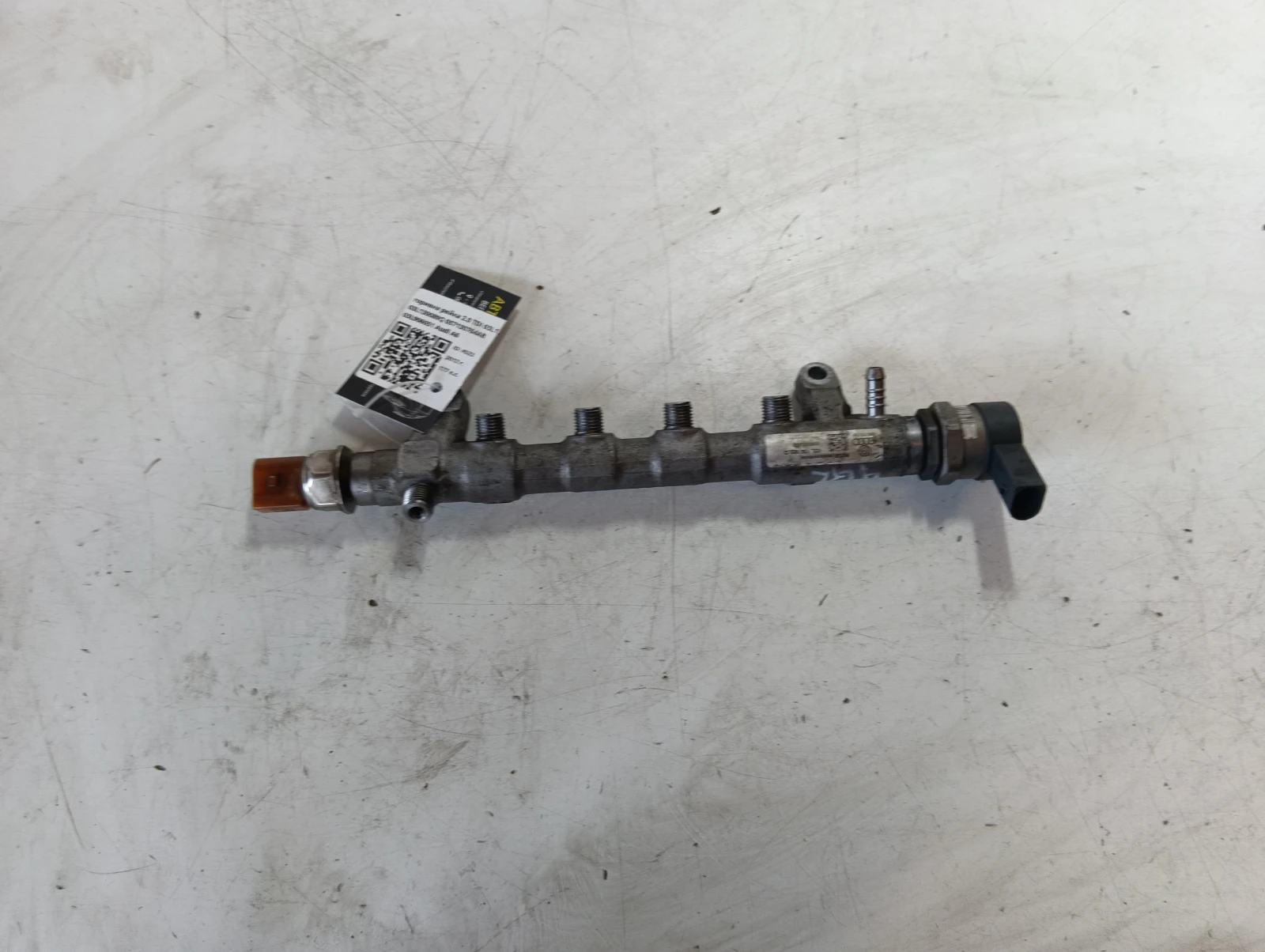 горивна рейка 2.0 TDI 03L125C 03L130089Q 057130764AB 03L906051 Audi A6