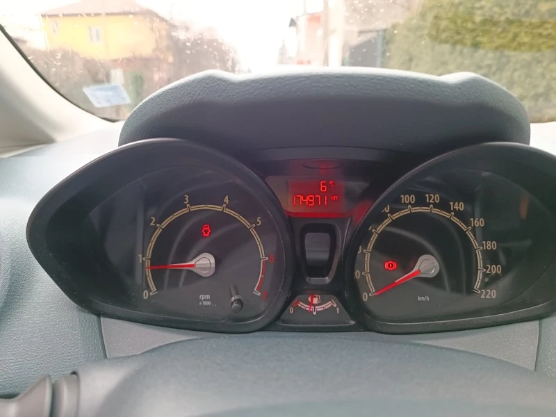 Ford Fiesta 1.4, снимка 9 - Автомобили и джипове - 43814897