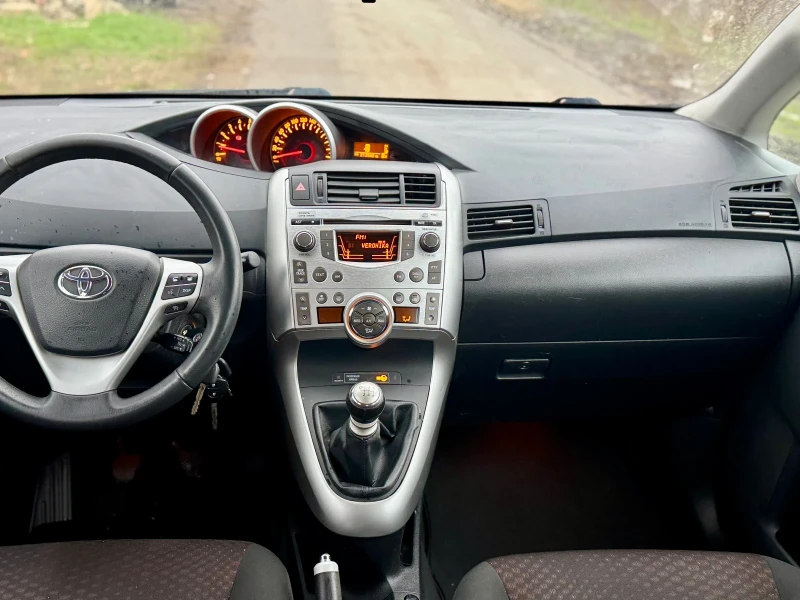 Toyota Verso 2.0 D4D TOP, снимка 8 - Автомобили и джипове - 48464643