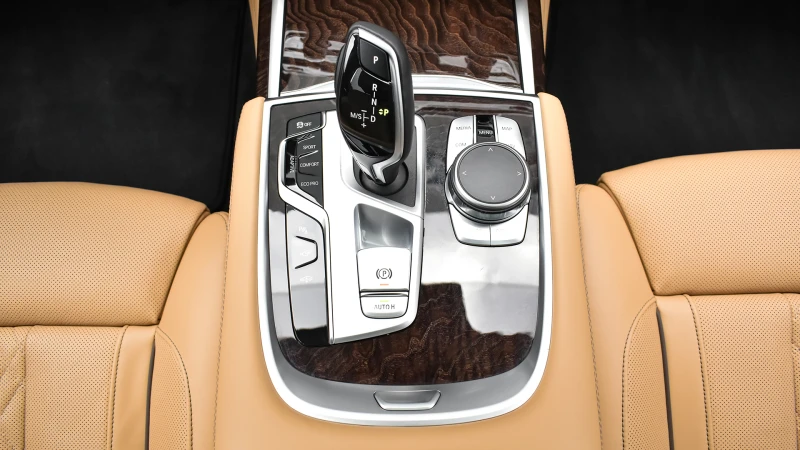 BMW 730 d xDrive Steptronic, снимка 10 - Автомобили и джипове - 49920313