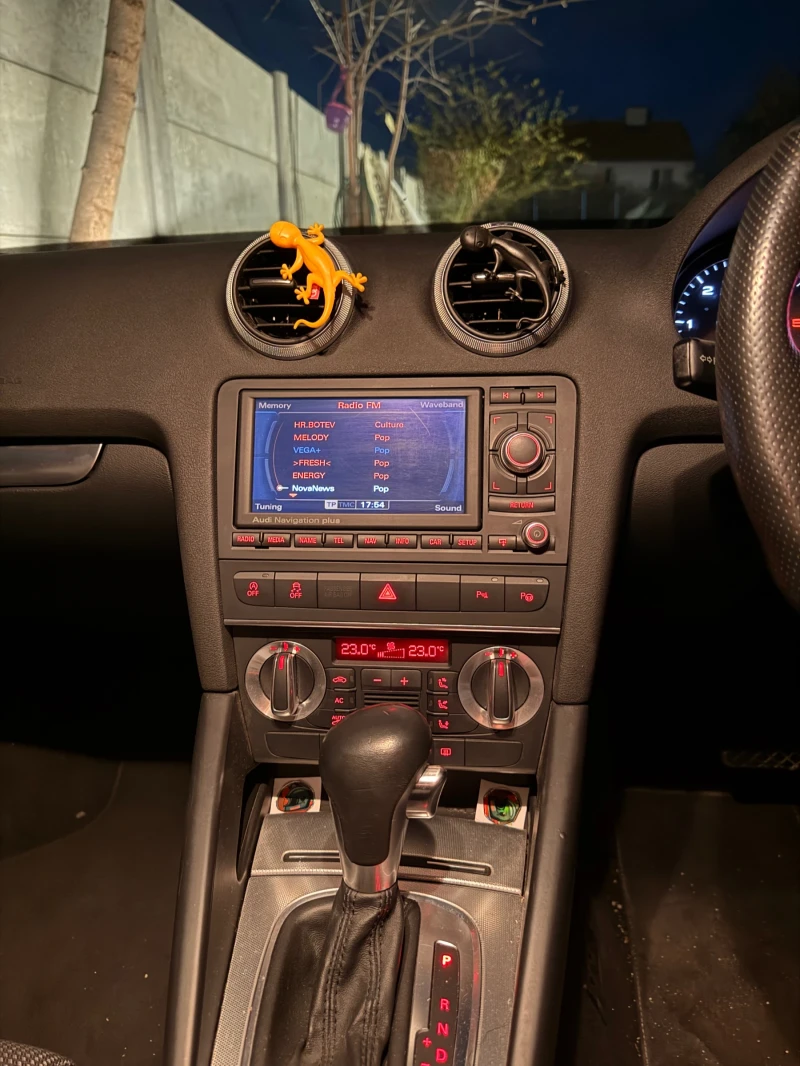 Audi A3 Sportback 2010 1.6 TDI   7 DSG   FULL EXTRAS  , снимка 6 - Автомобили и джипове - 52368776