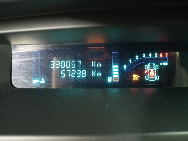 Renault Scenic, снимка 16 - Автомобили и джипове - 53140344