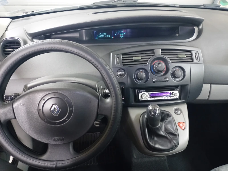 Renault Scenic, снимка 15 - Автомобили и джипове - 53140344