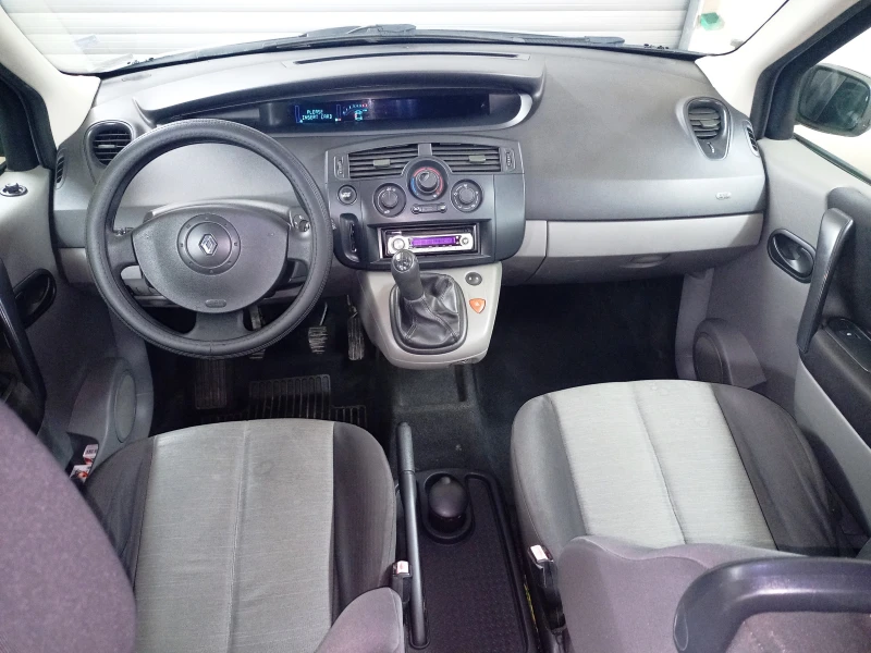 Renault Scenic, снимка 8 - Автомобили и джипове - 53140344