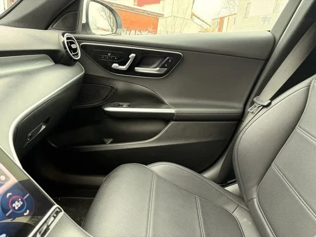 Mercedes-Benz C 300 4MATIC* КОЖА* ПОДГРЕВ* ПАНОРАМА, снимка 13 - Автомобили и джипове - 54594595