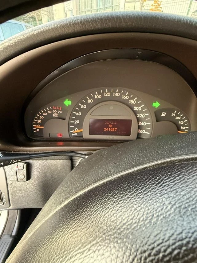 Mercedes-Benz C 180 Kompressor, снимка 5 - Автомобили и джипове - 56198437