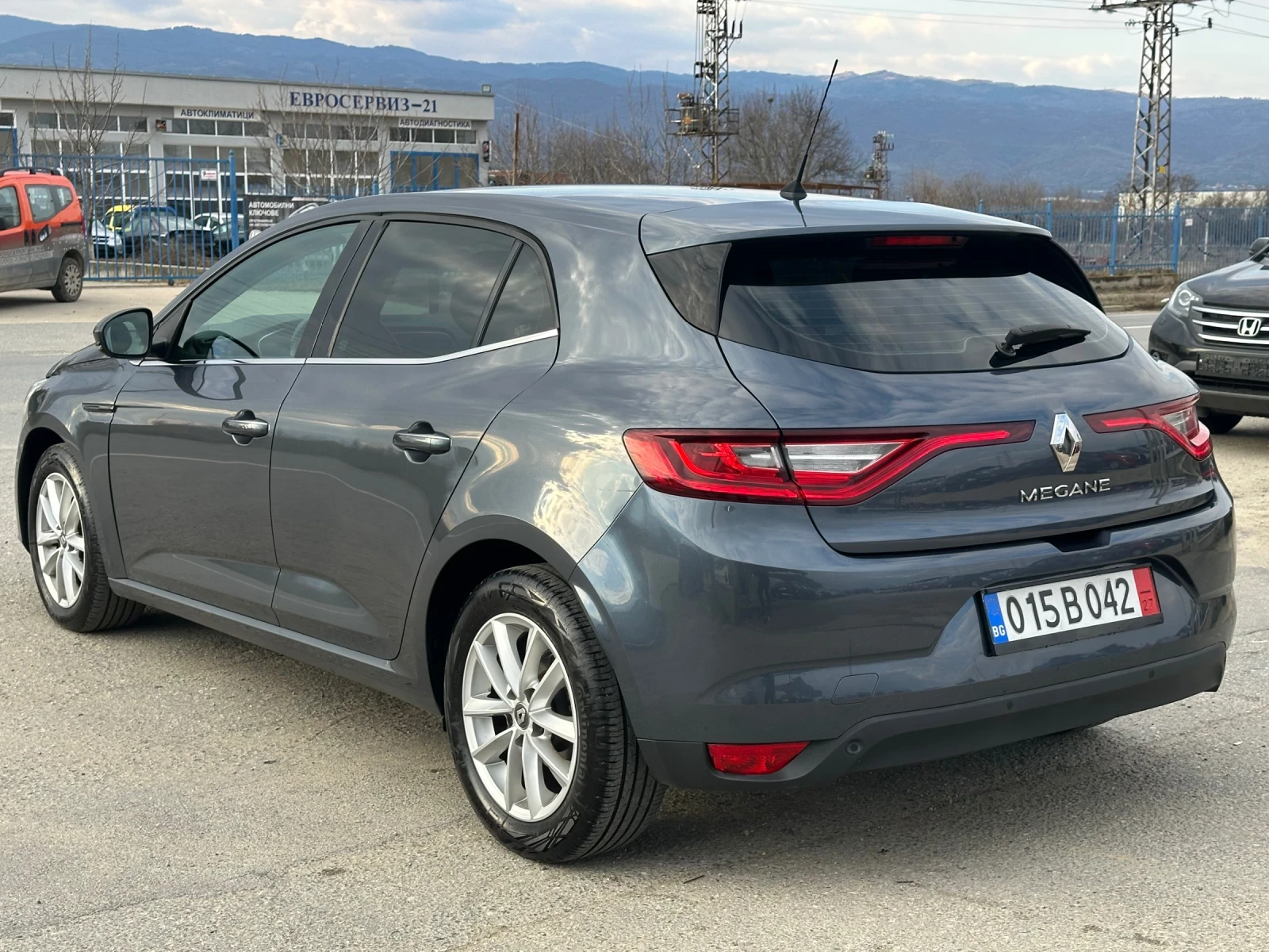 Renault Megane 1.5DCI AUTOMATIC - изображение 6