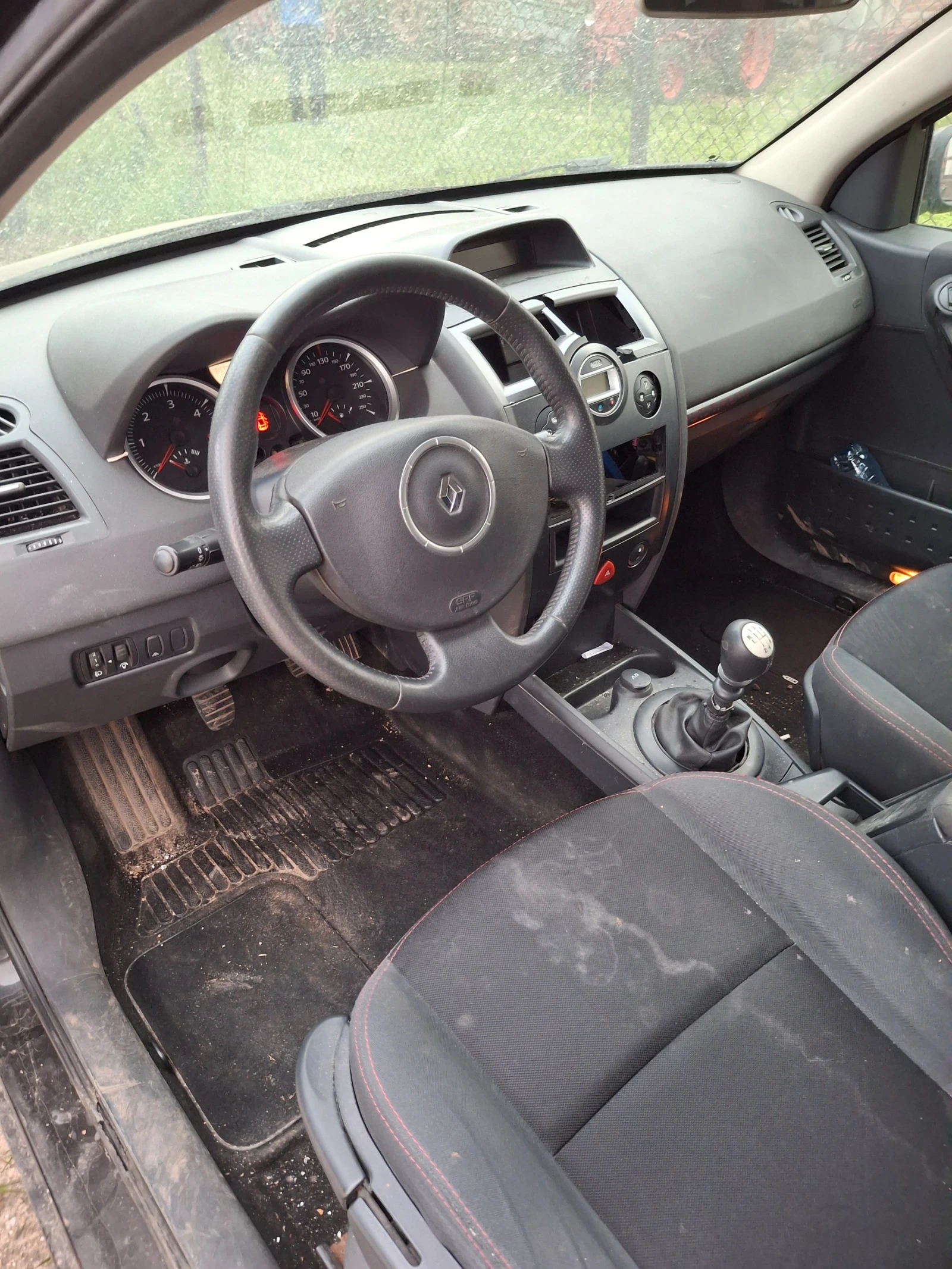 Renault Megane 1.5dci комби - изображение 4