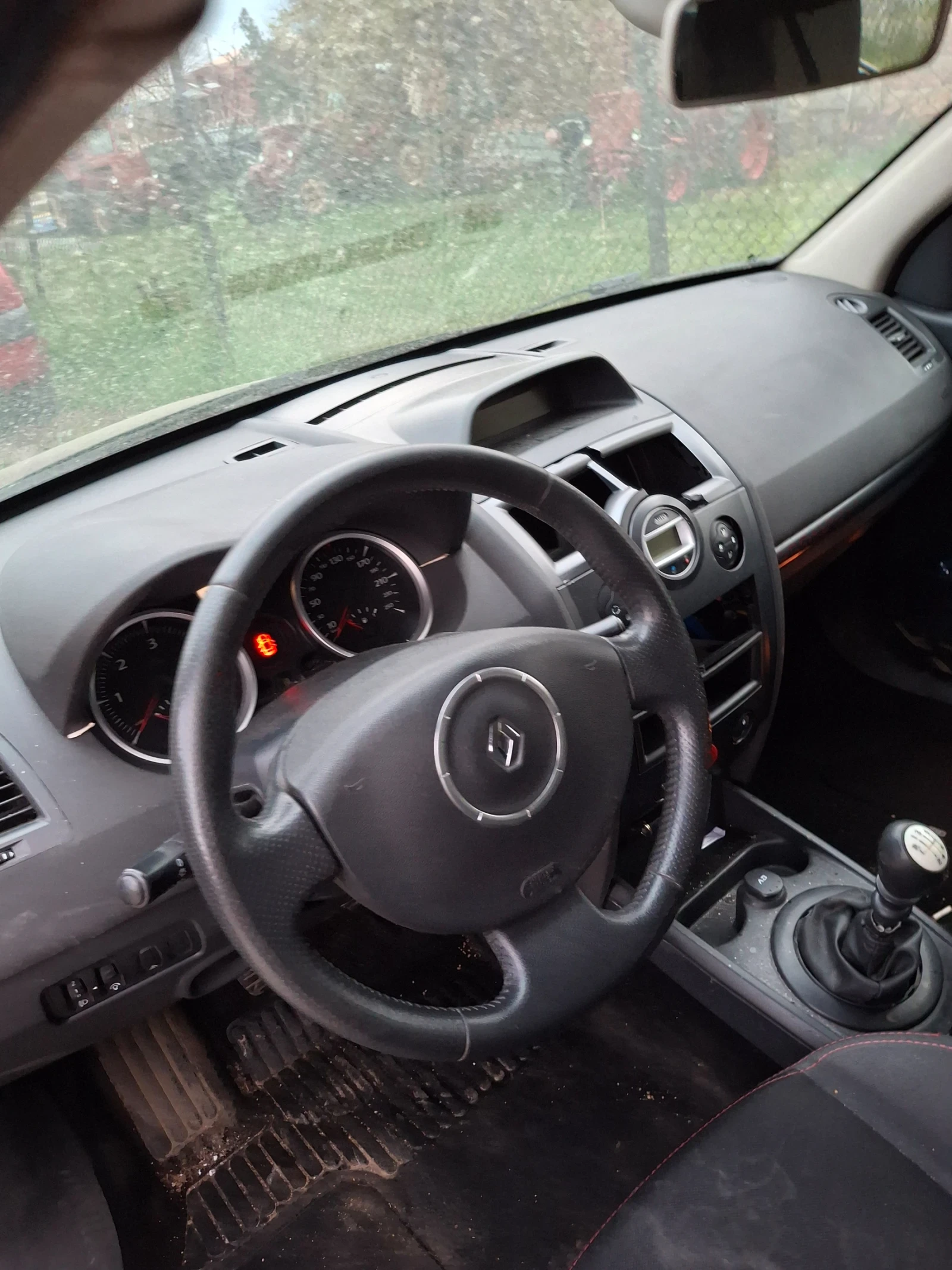 Renault Megane 1.5dci комби - изображение 6