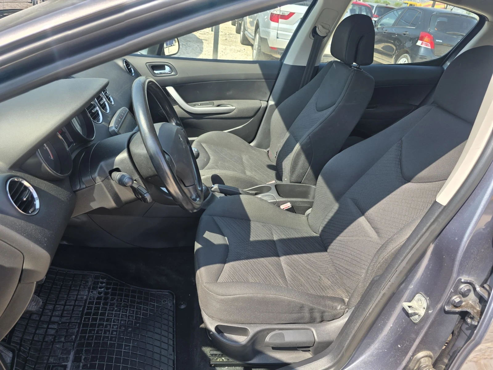 Peugeot 308 1.4i/НАВИ/КАМЕРА! - изображение 9