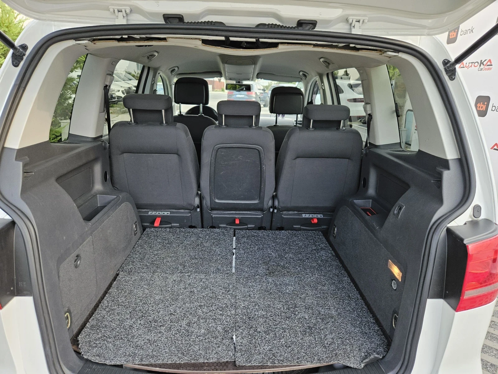 VW Touran 2.0TDI-140кс= АВТОМАТ= LED= NAVI= КАМЕРА - изображение 10