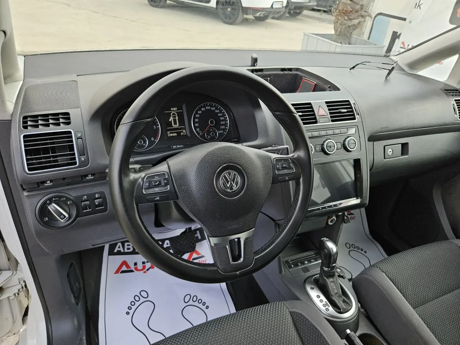 VW Touran 2.0TDI-140кс= АВТОМАТ= LED= NAVI= КАМЕРА - изображение 8