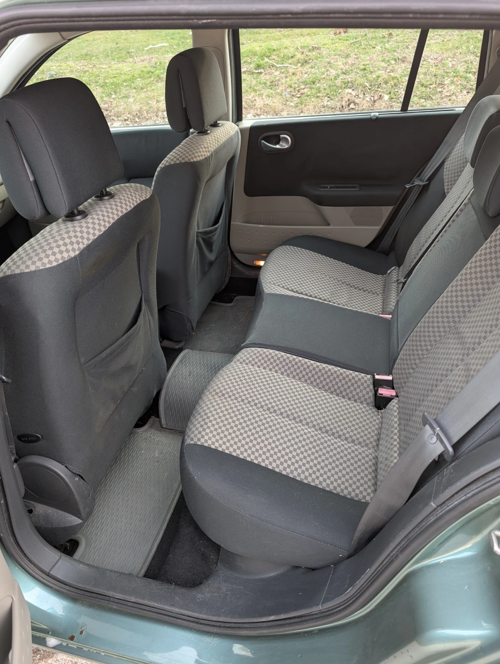 Renault Megane Grandtour, снимка 8 - Автомобили и джипове - 53706781