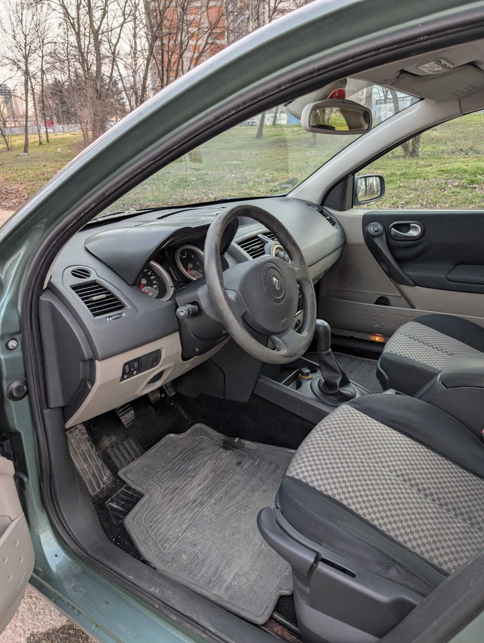 Renault Megane Grandtour, снимка 6 - Автомобили и джипове - 53706781