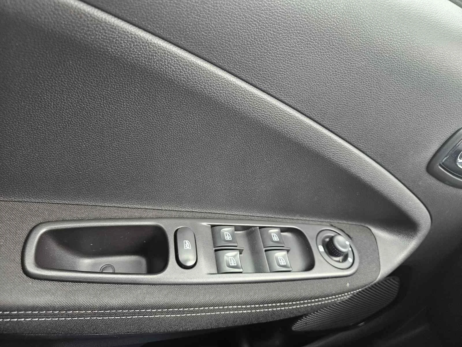 Renault Zoe 40 kW/h 90 hp , снимка 11 - Автомобили и джипове - 53986544