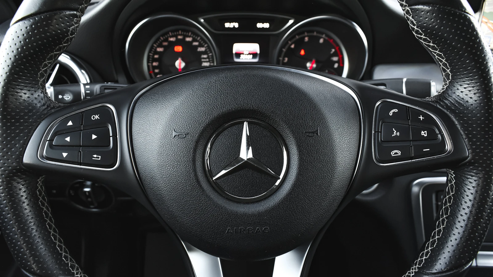 Mercedes-Benz GLA 180 Progressive, снимка 10 - Автомобили и джипове - 54450201