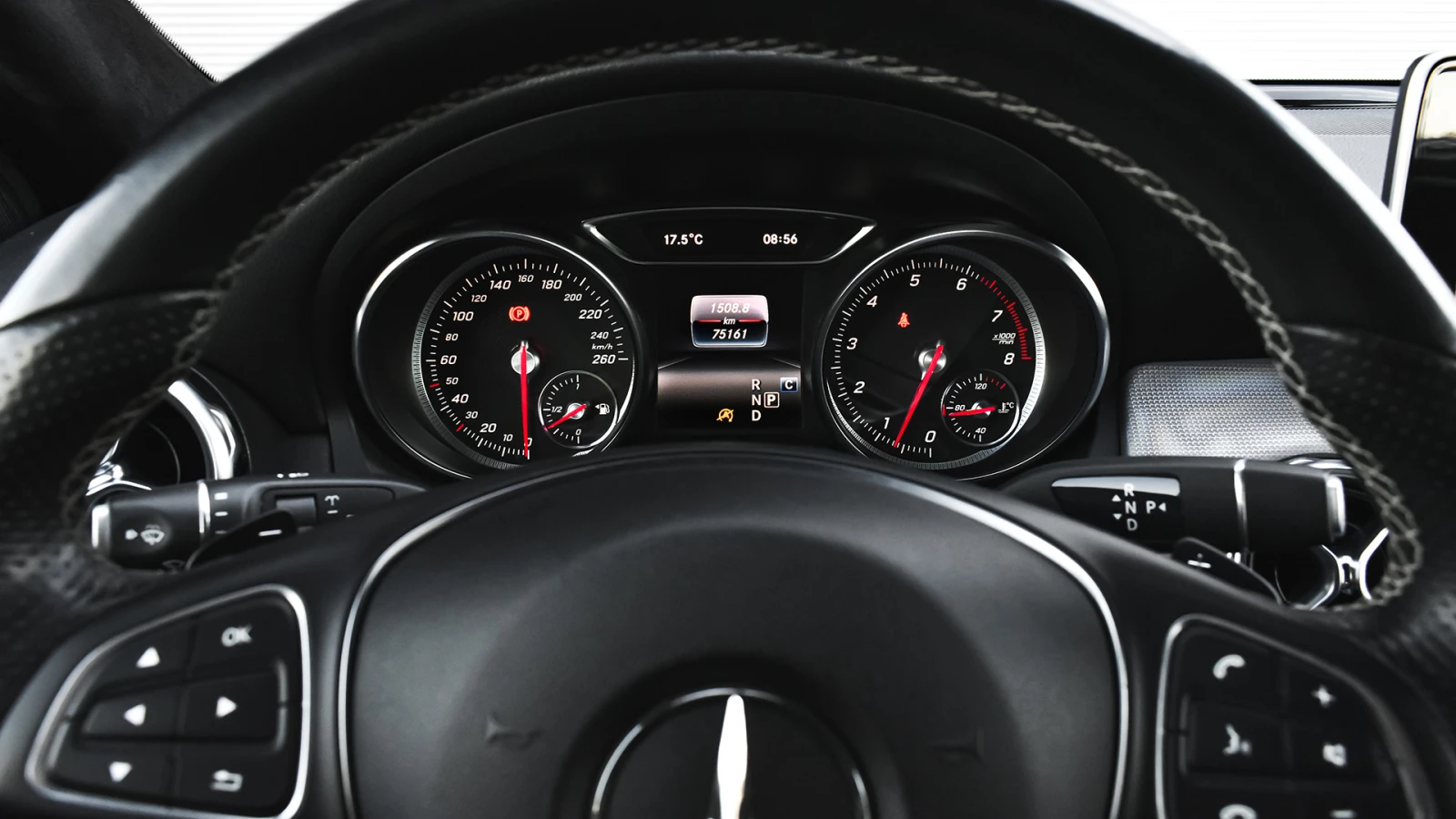 Mercedes-Benz GLA 180 Progressive, снимка 13 - Автомобили и джипове - 54450201
