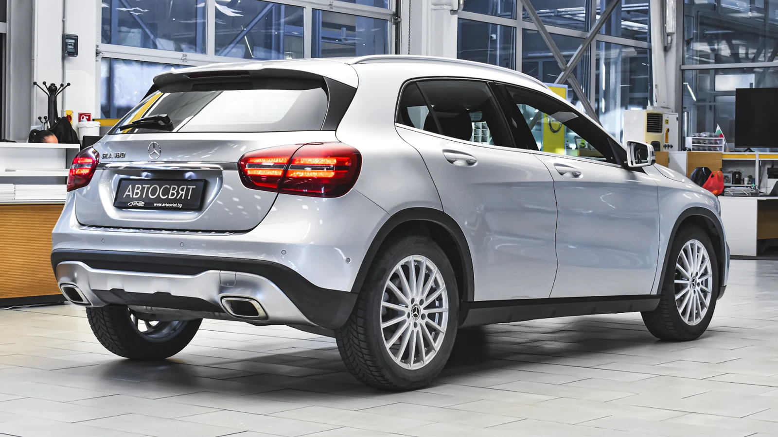 Mercedes-Benz GLA 180 Progressive, снимка 6 - Автомобили и джипове - 54450201