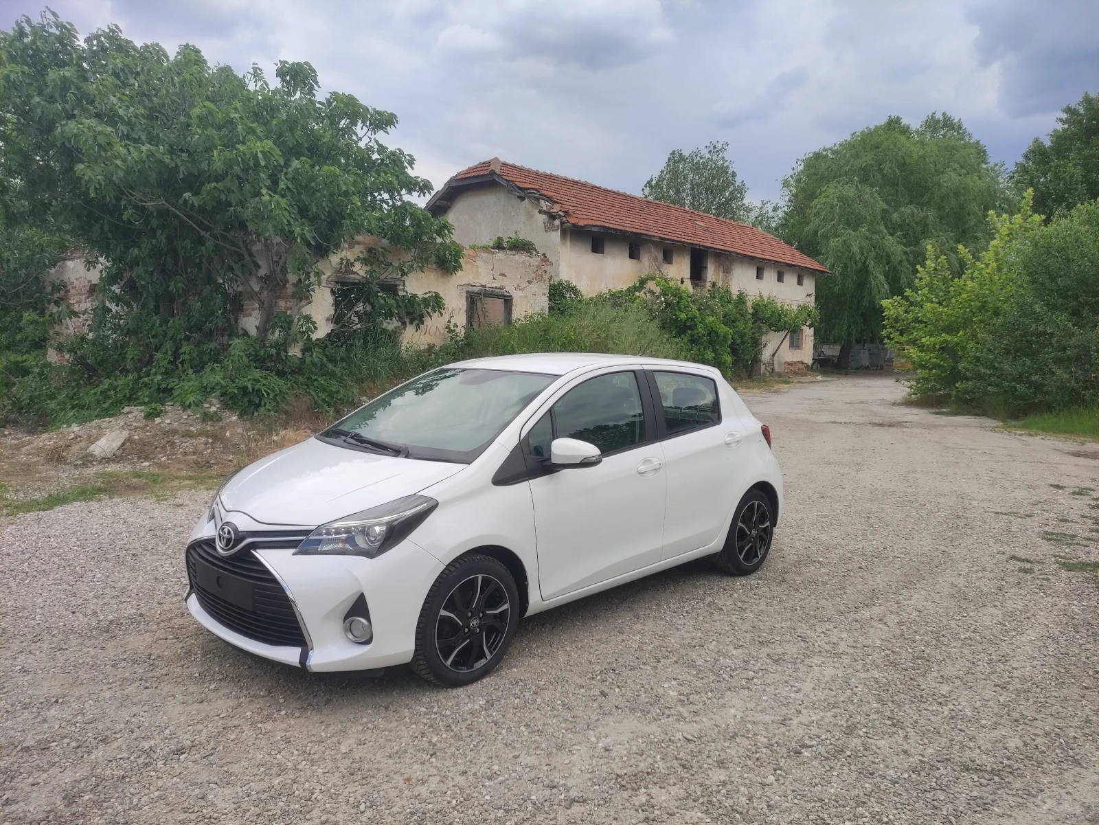Toyota Yaris 1.3 отличен фул екстри евро 6, снимка 3 - Автомобили и джипове - 54673613