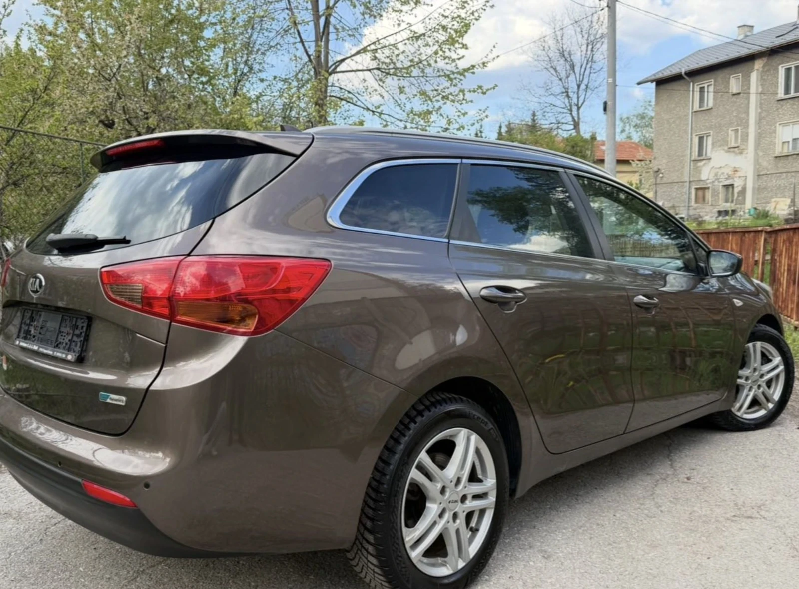 Kia Ceed 1.6CRDI-136к.с-NAVI-ПЪЛНА СЕРВИЗНА ИСТОРИЯ В KIA, снимка 4 - Автомобили и джипове - 55247272