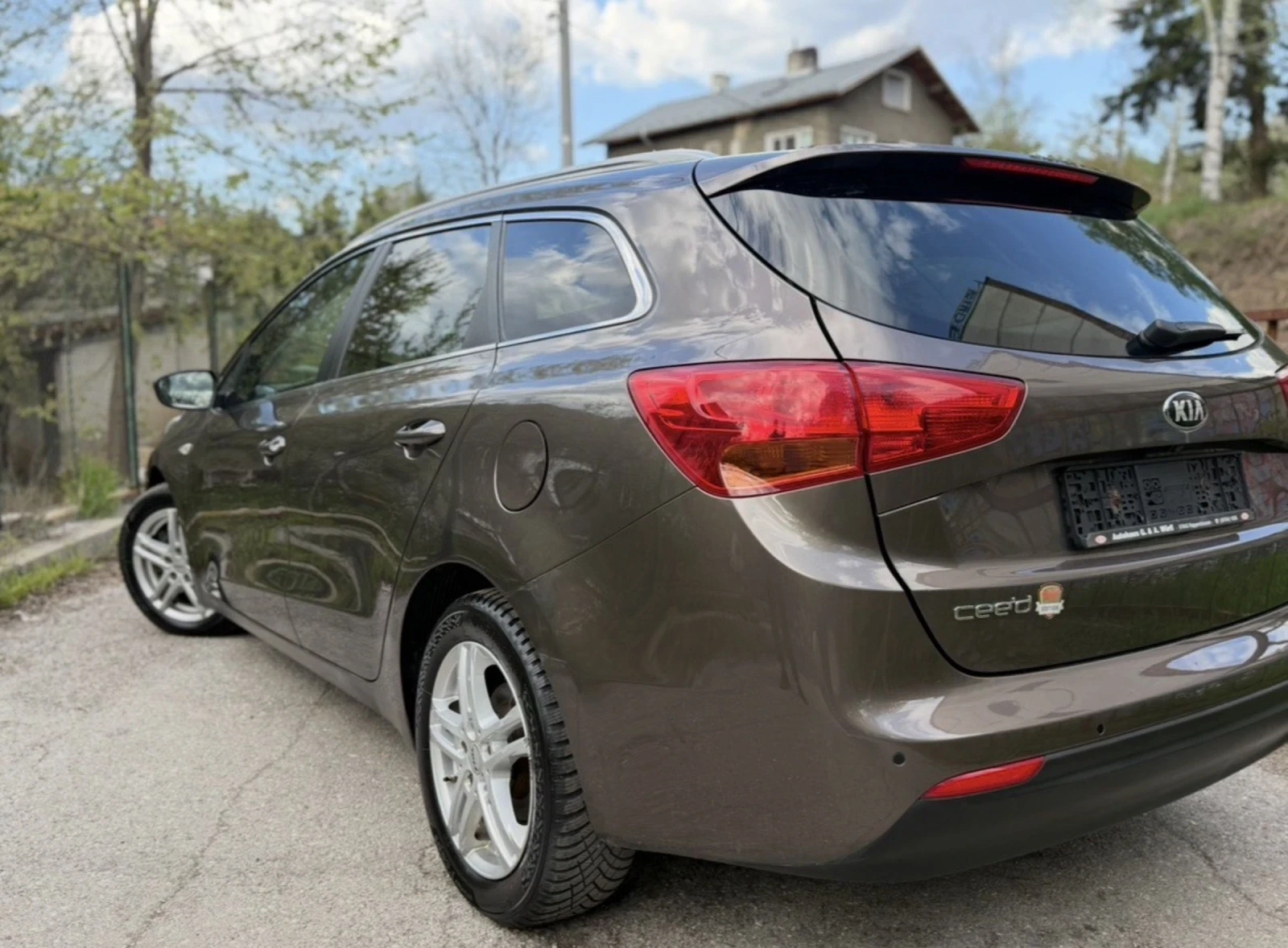 Kia Ceed 1.6CRDI-136к.с-NAVI-ПЪЛНА СЕРВИЗНА ИСТОРИЯ В KIA, снимка 6 - Автомобили и джипове - 55247272