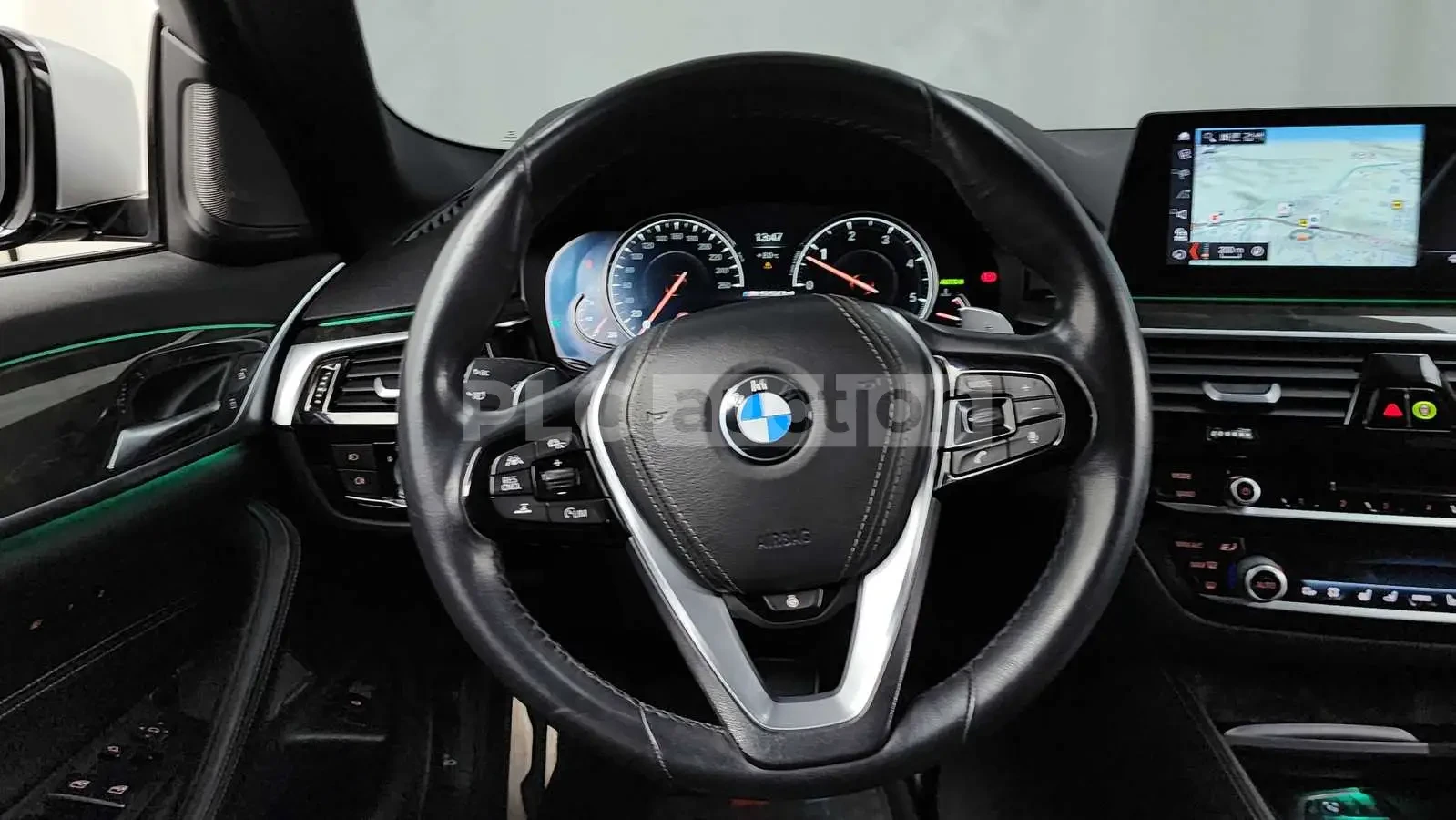 BMW 530 d M Pack | 360| B&W| DIST| HEADS UP| ВКЛ.ТЕХНОТЕСТ, снимка 6 - Автомобили и джипове - 54845876