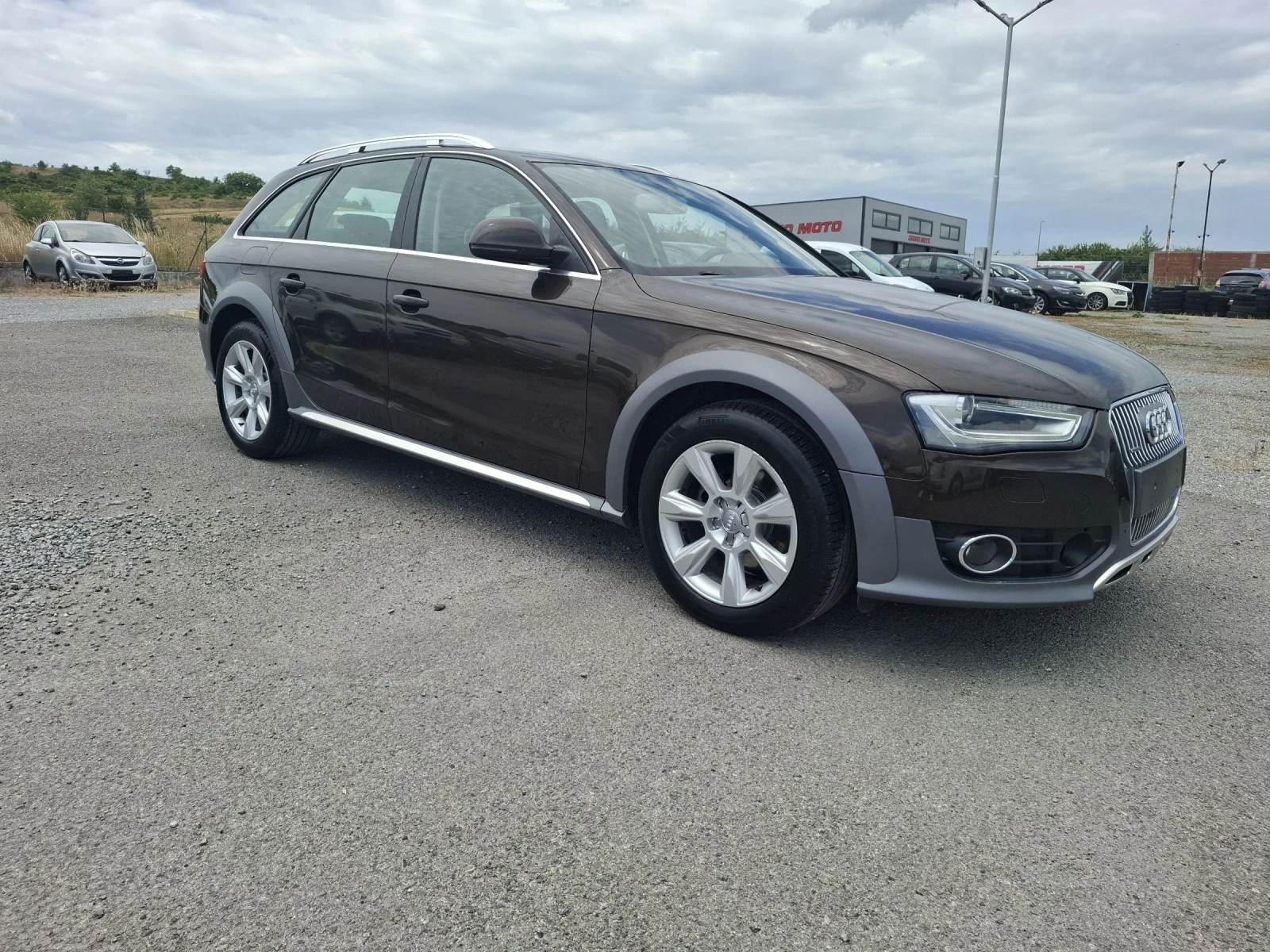 Audi A4 Allroad 2, 0TDI-177ps-Distronik, Avtomat, Navi, снимка 2 - Автомобили и джипове - 55133192