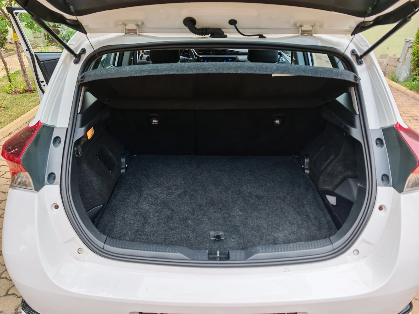 Toyota Auris 1.8HYBRID-100кс- FACELIFT- Камера, снимка 15 - Автомобили и джипове - 55830039