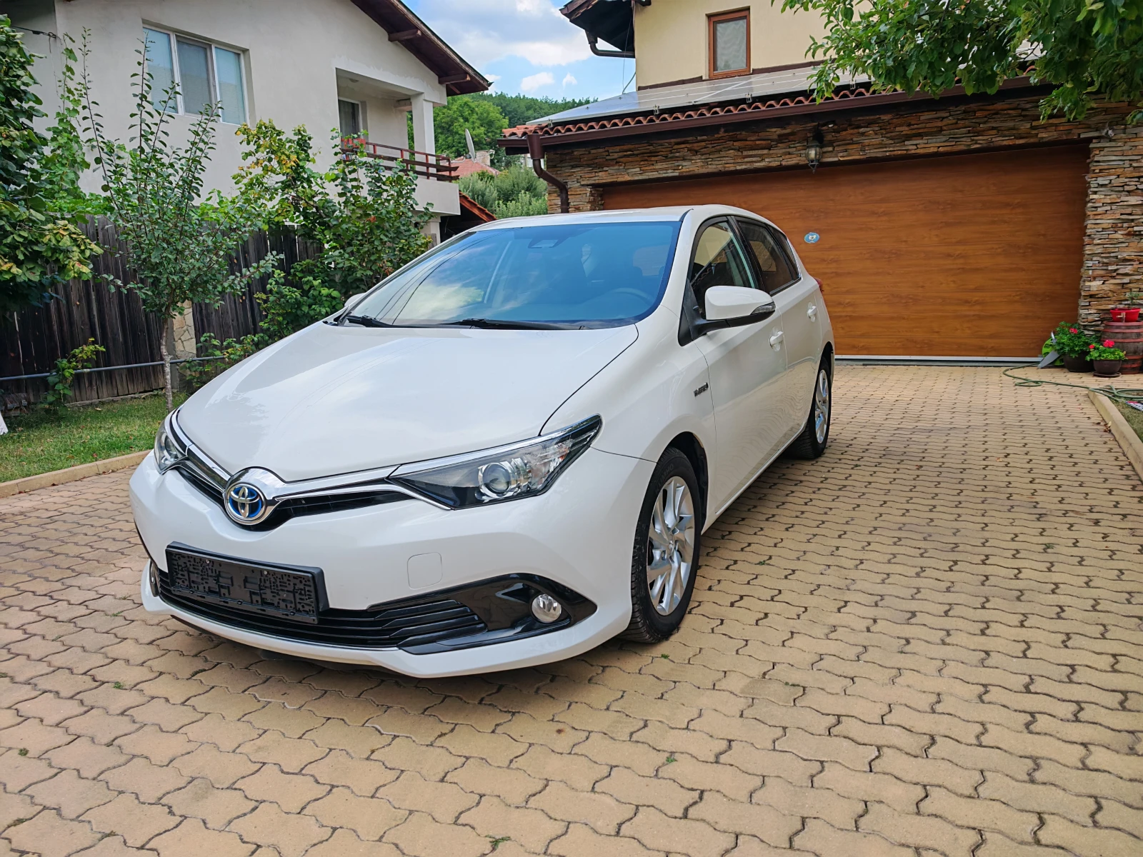 Toyota Auris 1.8HYBRID-100кс- FACELIFT- Камера