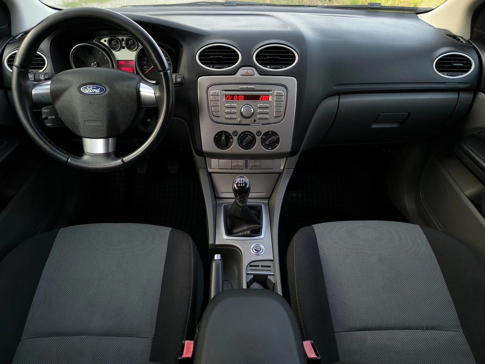 Ford Focus FACE LIFT-1.6i-101кс-КЛИМАТИК-EURO 5 !!!, снимка 13 - Автомобили и джипове - 55894872